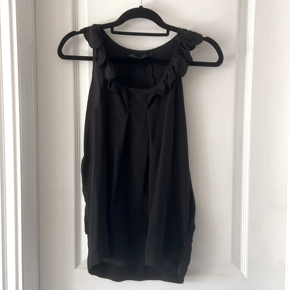 🧵 3/$25 silk black tank top. Ruffle detail